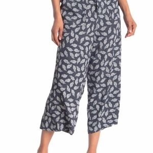 Melloday Crop Wide Leg Flowy Leaf Print Gray/White Pant Size L/P
